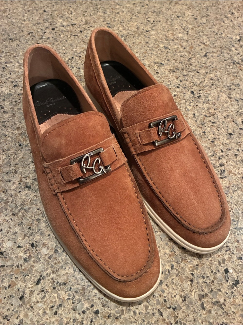 Robert Graham Thasos Slip-On Sneaker in Cognac Suede. Men’s 8.5